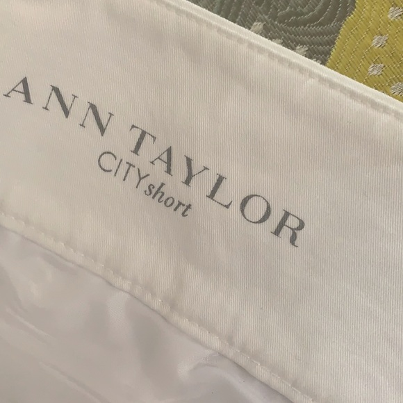 Ann Taylor White City Short Size 6 - Picture 3 of 8
